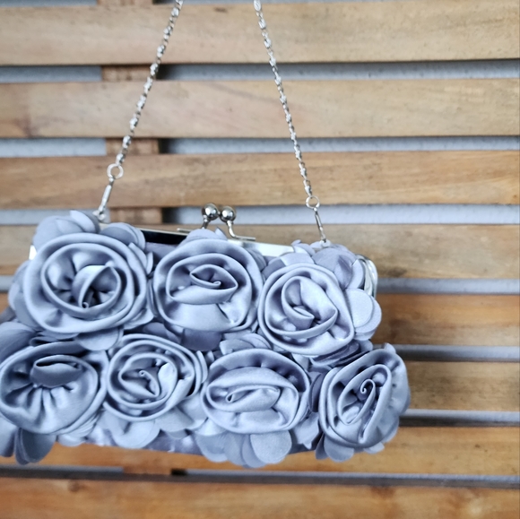 Fabric 3-D clutch silver-grey flower petal with silver chain - Picture 2 of 7